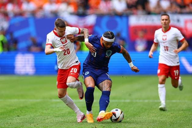 2024.06.16 Hamburg Pilka nozna Reprezentacja Mistrzostwa Europy EURO 2024 Niemcy Polska - Holandia N z Sebastian Szymanski Foto Pawel Andrachiewicz PressFocus 2024.06.16 Hamburg Football European Championships 2024 EURO 2024 Germany Poland - Netherlands Sebastian Szymanski Credit: Pawel Andrachiewicz PressFocus 