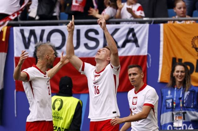 HAMBURG - Adam Buksa of Poland celebrates the 1-0 during the UEFA EURO, EM, Europameisterschaft,Fussball 2024 group D match between Poland and the Netherlands at the Volksparkstadion on June 16, 2024 in Hamburg, Germany. ANP MAURICE VAN STEEN UEFA EURO 2024 2024 xVIxANPxSportx xxANPxIVx 501233026 originalFilename: 501233026.jpg