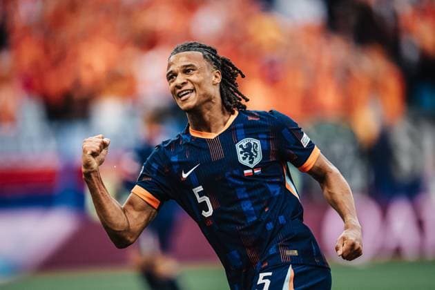Soccer Men UEFA European Football Championship 2024 Group D Poland vs Netherlands 16 06 2024 Nathan Ake 5, Netherlands cheers Hamburg Volksparkstadion Hamburg Germany