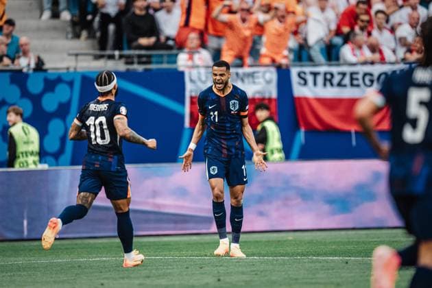 Soccer Men UEFA European Football Championship 2024 Group D Poland vs Netherlands 16 06 2024 right Cody Gakpo 11, Netherlands cheers after his goal with left Memphis Depay 10, Netherlands Hamburg Volksparkstadion Hamburg Germany