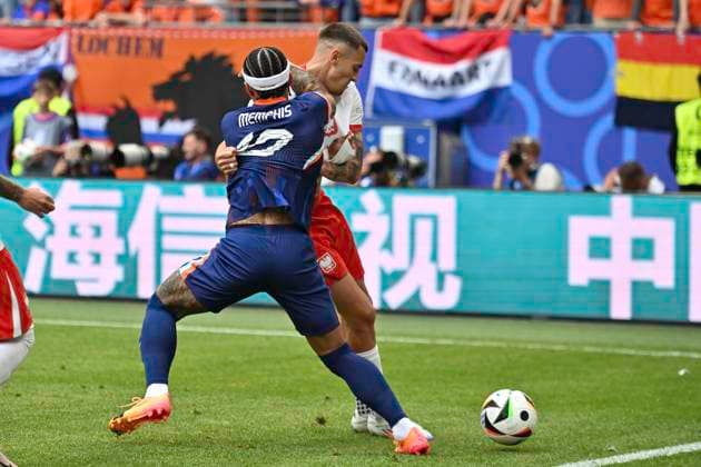 GER, Euro 2024, Group D, Poland POL vs Netherlands NED 16 06 2024, Volksparkstadion, GER, Euro 2024, Group D, Poland POL vs Netherlands NED in the picture Jakub Kiwior POL 14 tries to assert himself against Memphis Depay NED 10 nordphotoxGmbH xWitke nph00002