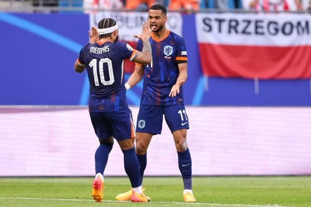 2024-06-16 Poland v Netherlands - Group D - UEFA EURO, EM, Europameisterschaft,Fussball 2024 HAMBURG, GERMANY - JUNE 16: Cody Gakpo of the Netherlands celebrates after scoring the team s first goal with Memphis Depay of the Netherlands during the Group D - UEFA EURO 2024 match between Poland and Netherlands at Volksparkstadion on June 16, 2024 in Hamburg, Germany. (Photo by Peter Lous BSR Agency) Hamburg Germany Content not available for redistribution in The Netherlands directly or indirectly through any third parties. Copyright: xBSRxAgencyx