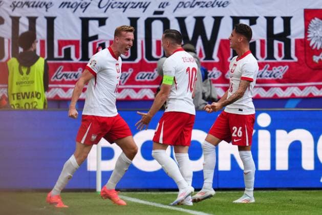 GER: Poland v Netherlands. UEFA EURO, EM, Europameisterschaft,Fussball 2024 Adam Buksa of Poland celebrates the 1-0 during the UEFA Euro 2024 match between Poland and Netherlands, Group D, date 1, played at Volksparkstadion on June 16, 2024 in Hamburg, Germany. kpng Copyright: xBaguxBlancox xxPRESSINPHOTOx PS_240616_POL_HOL_021