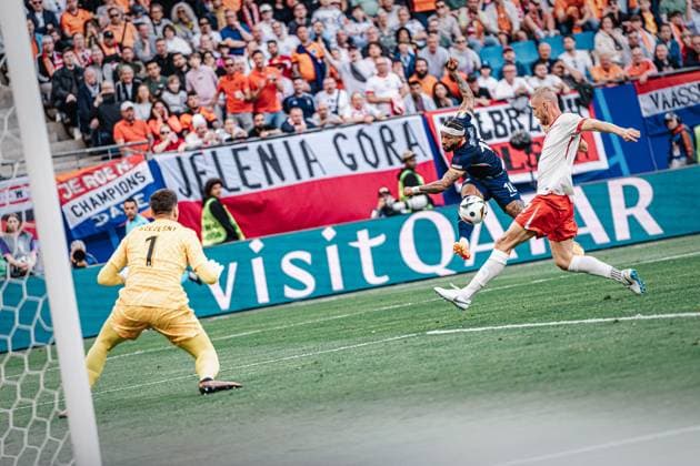 Soccer Men UEFA European Football Championship 2024 Group D Poland vs Netherlands 16 06 2024 Memphis Depay 10, Netherlands at shot Hamburg Volksparkstadion Hamburg Germany