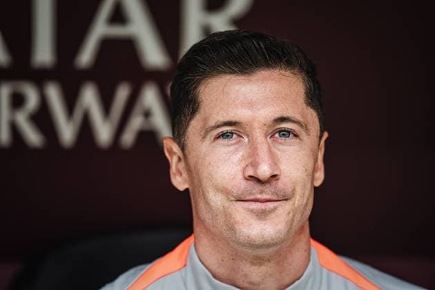 Soccer Men UEFA European Football Championship 2024 Group D Poland vs Netherlands 16 06 2024 Robert Lewandowski 9, Poland on the bench before the match Portrait Hamburg Volksparkstadion Hamburg Germany