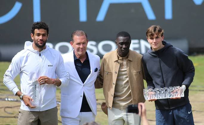 16 06 2024, BossOpen 2024, ATP Tour, TC Weissenhof, Stuttgart, Tennis, Sport, in the picture Jack Draper GBR winner with Matteo Berrettini, Daniel Grieder, Khaki Lame v l