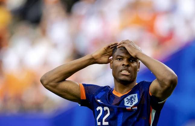 HAMBURG - Denzel Dumfries of Holland during the UEFA EURO, EM, Europameisterschaft,Fussball 2024 group D match between Poland and the Netherlands at the Volksparkstadion on June 16, 2024 in Hamburg, Germany. ANP KOEN VAN WEEL UEFA EURO 2024 2024 xVIxANPxSportx xxANPxIVx 501238693 originalFilename: 501238693.jpg