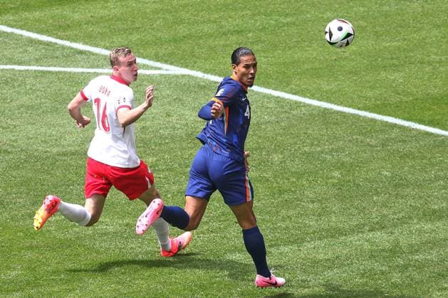 Hamburg, Germany, 16 06 2024 Volksparkstadion European Football Championship 2024, Group D, Poland Netherlands Adam Buksa 16, Poland and Virgil van Dijk 4, Netherlands in a duel Copyright: xdtsxNachrichtenagenturx dts_40436