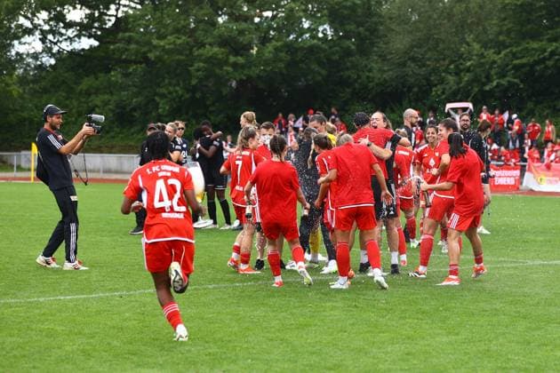 Soccer I Women I Promotion match 2 Bundesliga I SV Henstedt Ulzburg 1 FC Union Berlin I 16 06 2024 1 FC Union Berlin women celebrate promotion to the 2 Bundesliga with beer showers Henstedt Ulzburg Beckersbergstadion Schleswig Holstein Germany Copyright: xLobeca RHx