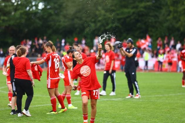 Soccer I Women I Promotion match 2 Bundesliga I SV Henstedt Ulzburg 1 FC Union Berlin I 16 06 2024 1 FC Union Berlin Women celebrate promotion to the 2 Bundesliga with beer showers Athanasia Moraitou 77, 1 FC Union Berlin Women Henstedt Ulzburg Beckersbergstadion Schleswig Holstein Germany Copyright: xLobeca RHx