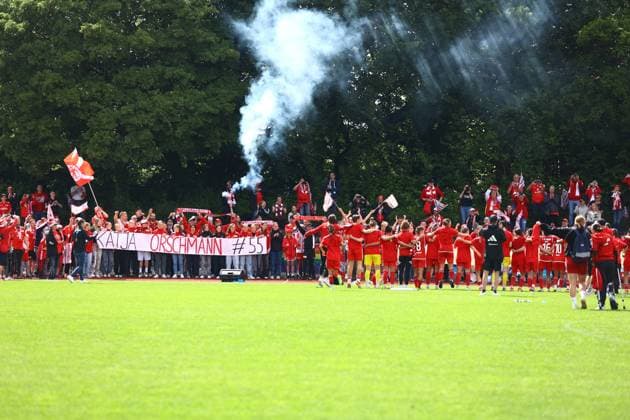 Soccer I Women I Promotion match 2 Bundesliga I SV Henstedt Ulzburg 1 FC Union Berlin I 16 06 2024 1 FC Union Berlin Women celebrate the promotion to the 2 Bundesliga with the fans Henstedt Ulzburg Beckersbergstadion Schleswig Holstein Germany Copyright: xLobeca RHx
