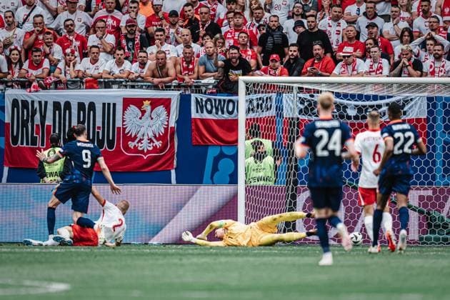 Soccer Men UEFA European Football Championship 2024 Group D Poland vs Netherlands 16 06 2024 Wout Weghorst 9, Netherlands scores a goal Hamburg Volksparkstadion Hamburg Germany