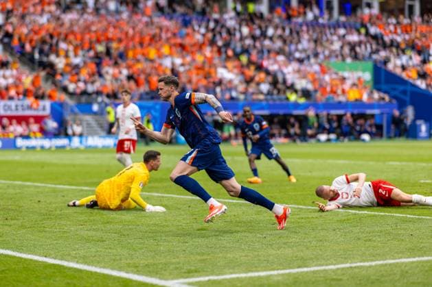 Football Hamburg 16 06 2024 UEFA Euro 2024 European Championship preliminary round Poland POL Netherlands NED Cheers after the goal for 1 2 by Wout Weghorst Netherlands, No 09