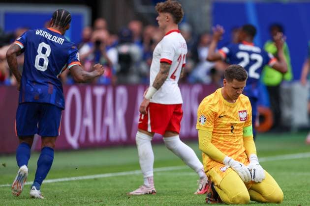 HAMBURG 16.06.2024 MECZ I RUNDA GRUPA D MISTRZOSTW EUROPY 2024: POLSKA - HOLANDIA --- FIRST ROUND GROUP D UEFA EURO, EM, Europameisterschaft,Fussball 2024 MATCH POLAND - HOLLAND AT VOLKSPARKSTADION IN HAMBURG NZ SMUTEK PO STRACONEJ BRAMCE WOJCIECH SZCZESNY RADOSC PO GOLU CELEBRATION AFTER GOAL GEORGINIO WIJNALDUM FOT. JACEK STANISLAWEK 400mm.pl NEWSPIX.PL --- Newspix.pl  STA16062024_5221