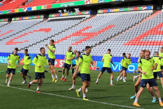 EURO 2024, Nationalteam Ukraine, Training EURO 2024 GERMANY UEFA FOOTBALL Pierre Teyssot MAXPPP ; EURO 2024 GERMANY UEFA FOOTBALL. Munich, Germany on June 16, 2024. Ukraine Team with leader Viktor Tsygankov and trainer Serhiy Rebrov on trainings one day ahead of the match vs Romania. Pierre Teyssot Maxppp Munich Allianz Arena Munich Stadium Bavaria Germany  Copyright: xMAXPPPxPierrexTeyssotx PT1_6554 PT1_6554