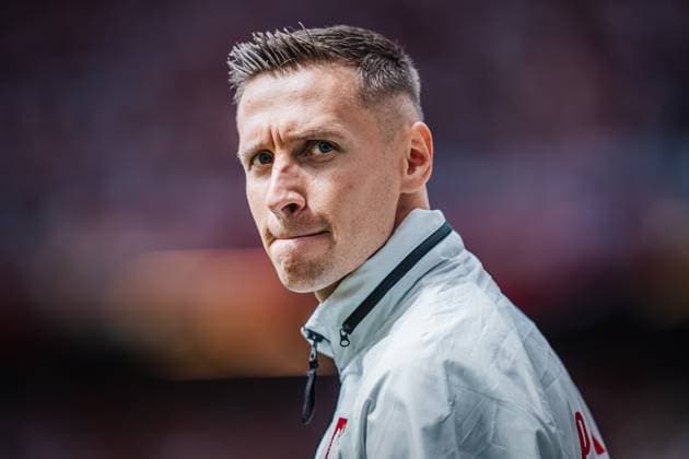 Soccer Men UEFA European Football Championship 2024 Group D Poland vs Netherlands 16 06 2024 Piotr Zielinski 10, Poland entering the stadium Portrait Hamburg Volksparkstadion Hamburg Germany