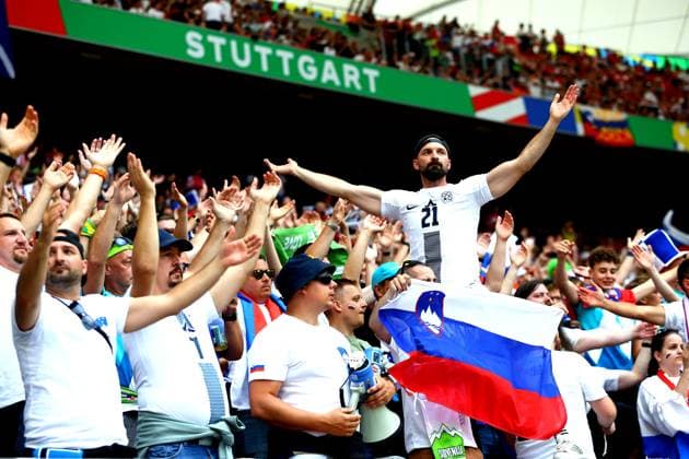 Slovenian fans chant in the stadium ahead of kick off Slovenia v Denmark, UEFA European Championship, EM, Europameisterschaft 2024, Group C, Football, Stuttgart Arena, Stuttgart, Germany, 16 Jun 2024 EDITORIAL USE ONLY No use with unauthorised audio, video, data, fixture lists, club league logos or live services. Online in-match use limited to 120 images, no video emulation. No use in betting, games or single club league player publications. Copyright: xMichaelxZemanek Shutterstockx 14539399ao