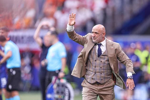 16.06.2024 HAMBURG, NIEMCY ( HAMBURG, GERMANY ) VOLKSPARKSTADION PILKA NOZNA (FOOTBALL) UEFA EURO, EM, Europameisterschaft,Fussball 2024 - FAZA GRUPOWA ( GROUP STAGE ) MECZ POLSKA - HOLANDIA ( GAME POLAND - NETHERLANDS ) NZ MICHAL PROBIERZ TRENER HEAD COACH SELEKCJONER REPREZENTACJI POLSKI FOTO LUKASZ GROCHALA CYFRASPORT NEWSPIX.PL --- Newspix.pl  20240616CSLG0182