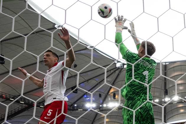 (240616) -- HAMBURG, June 16, 2024 -- Bart Verbruggen (R), goalkeeper of the Netherlands, makes a save during the UEFA EURO, EM, Europameisterschaft,Fussball 2024 Group D match between Poland and the Netherlands in Hamburg, Germany on June 16, 2024. ) (SP)GERMANY-HAMBURG-FOOTBALL-EURO 2024-POLAND VS THE NETHERLANDS XiaoxYijiu 
