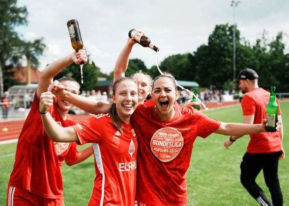 Soccer, Women, Season 2023 2024, Promotion match to 2 Bundesliga second leg , SV Henstedt Ulzburg 1 FC Union Berlin 0 2 , f l Lisa Görsdorf 1 Women 1 FC Union , Athanasia Moraitou 1 Women 1 FC Union , Cheering after promotion, 16 06 2024, Copyright: xMatthiasxKochx