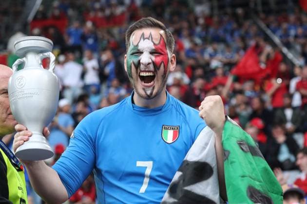 Germany - UEFA EURO, EM, Europameisterschaft,Fussball 2024 - Italy vs Albania - 15 06 2024 GERMANY, DORTMUND, JUNE 15. Supporter of Italy pictured with a copy of the European Championship, EM, Europameisterschaft during the UEFA EURO 2024 group B stage match between Italy and Albania. on June 15, 2024, BVB Stadion in Dortmund, Germany. Photo by Manuel Blondeau AOP.Press Dortmund BVB Stadion Germany Copyright: x ManuelxBlondeau AOP.Pressx AOP20240615 0022