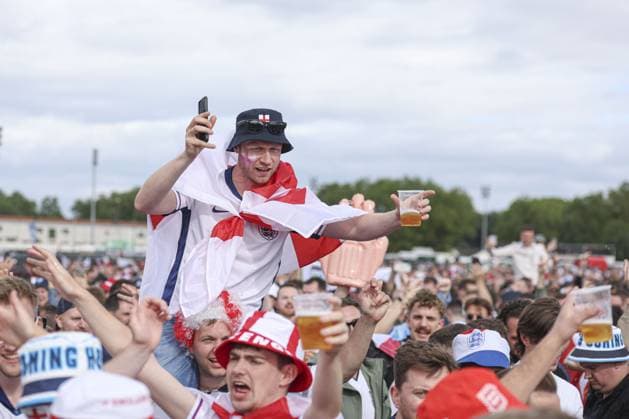 A general view of England fans in the fan zone at Trabrennbahn, Gelsenkirchen, Germany Serbia v England, UEFA European Championship, EM, Europameisterschaft 2024, Group C, Football, Arena Aufschalke, Gelsenkirchen, Germany - 16 Jun 2024 EDITORIAL USE ONLY No use with unauthorised audio, video, data, fixture lists, club league logos or live services. Online in-match use limited to 120 images, no video emulation. No use in betting, games or single club league player publications. Copyright: xPaulxCurrie Shutterstockx 14541951bn