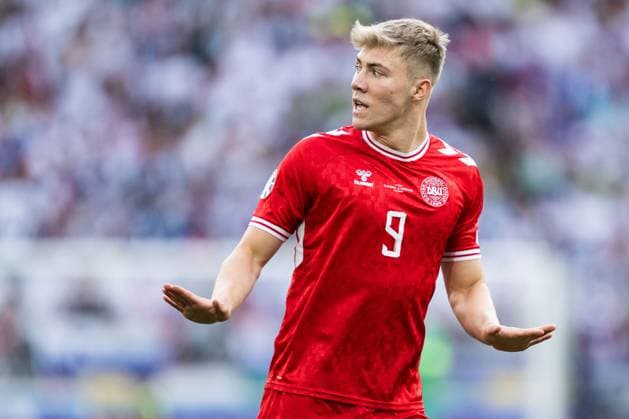 240616 Rasmus Hojlund of Denmark during the UEFA Euro 2024 Football Championship match between Slovenia and Denmark on June 16, 2024 in Stuttgart Photo Mathias Bergeld BILDBYRAN kod MB MB0936 fotboll football soccer fotballs em europamästerskap em uefa euro uefa european football championship euro 2024 slovenien slovenia danmark denmark bbeng  Copyright: MATHIASxBERGELD BB240616MB026