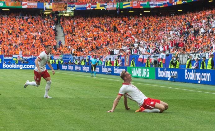 Poland v Netherlands: Group D - UEFA EURO, EM, Europameisterschaft,Fussball 2024 Piotr Zielinski and Adam Buksa are celebrating a goal during the Poland vs Netherlands match in the UEFA Euro 2024 in Hamburg, Germany, on June 16, 2024. Hamburg Germany  Copyright: xFotoxOlimpikx originalFilename:jastrzebowski-polandvs240616_npuF8.jpg