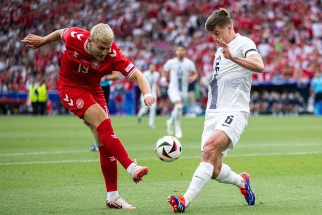 240616 Jonas Wind of Denmark and Jaka Bijol of Slovenia during the UEFA Euro 2024 Football Championship match between Slovenia and Denmark on June 16, 2024 in Stuttgart Photo Mathias Bergeld BILDBYRAN kod MB MB0936 fotboll football soccer fotballs em europamästerskap em uefa euro uefa european football championship euro 2024 slovenien slovenia danmark denmark bbeng  Copyright: MATHIASxBERGELD BB240616MB031