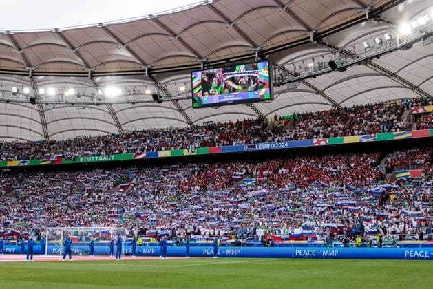 UEFA EURO 2024 Slovenia Denmark 16 06 2024 Slovenian fans hold up scarves and flags to the anthem UEFA EURO 2024 Slovenia Denmark Stuttgart Arena, Stuttgart on 16 06 2024 Copyright: xBEAUTIFULxSPORTS Wunderlx