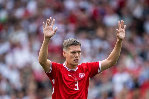 240616 Jannik Vestergaard of Denmark during the UEFA Euro 2024 Football Championship match between Slovenia and Denmark on June 16, 2024 in Stuttgart Photo Mathias Bergeld BILDBYRAN kod MB MB0936 fotboll football soccer fotballs em europamästerskap em uefa euro uefa european football championship euro 2024 slovenien slovenia danmark denmark bbeng  Copyright: MATHIASxBERGELD BB240616MB036