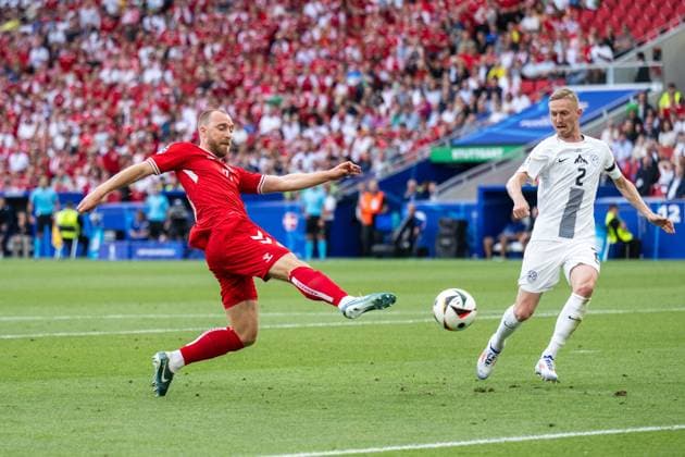 240616 Christian Eriksen of Denmark scores 0 1 behind Zan Karnicnik of Slovenia during the UEFA Euro 2024 Football Championship match between Slovenia and Denmark on June 16, 2024 in Stuttgart Photo Mathias Bergeld BILDBYRAN code MB MB0936 fotboll football soccer fotballs em europamästerskap em uefa euro uefa european football championship euro 2024 slovenien slovenia danmark denmark bbeng  Copyright: MATHIASxBERGELD BB240616MB047
