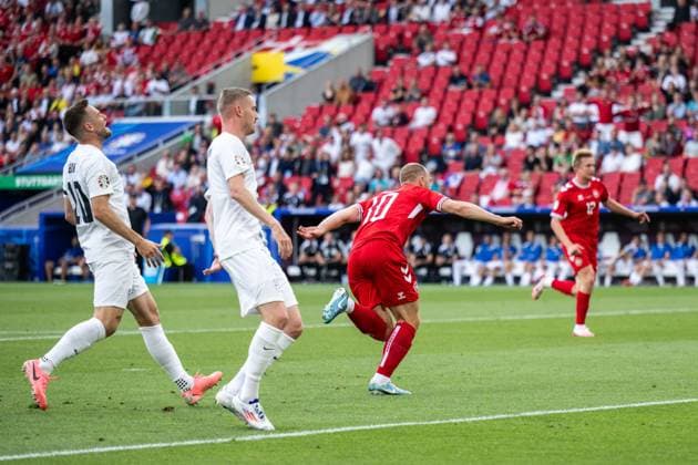 240616 Christian Eriksen of Denmark celebrates after 0 1 during the UEFA Euro 2024 Football Championship match between Slovenia and Denmark on June 16, 2024 in Stuttgart Photo Mathias Bergeld BILDBYRAN kod MB MB0936 fotboll football soccer fotballs em europamästerskap em uefa euro uefa european football championship euro 2024 slovenien slovenia danmark denmark bbeng jubel  Copyright: MATHIASxBERGELD BB240616MB048