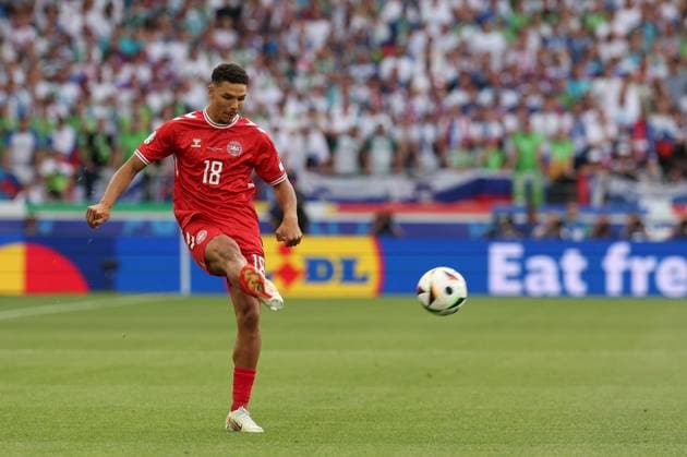 Alexander Bah 18 Denmark , Slovenia vs Denmark, Football, UEFA Euro 2024, Group stage, Matchday 1, 16 06 2024 Stuttgart Baden Wuerttemberg Germany Copyright: xkolbert-press ChristianxKolbertx