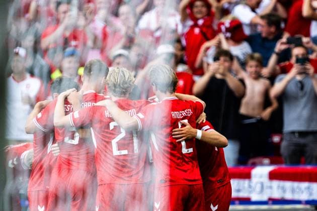 240616 Christian Eriksen of Denmark celebrates with team mates after 0 1 during the UEFA Euro 2024 Football Championship match between Slovenia and Denmark on June 16, 2024 in Stuttgart Photo Mathias Bergeld BILDBYRAN kod MB MB0936 fotboll football soccer fotballs em europamästerskap em uefa euro uefa european football championship euro 2024 slovenien slovenia danmark denmark bbeng jubel  Copyright: MATHIASxBERGELD BB240616MB050