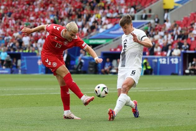 in duel, action, with Jonas Wind 19 Denmark , Jaka Bijol 6 Slovenia , Slovenia vs Denmark, Soccer, UEFA Euro 2024, Group stage, Matchday 1, 16 06 2024 Stuttgart Baden Wuerttemberg Germany Copyright: xkolbert-press ChristianxKolbertx