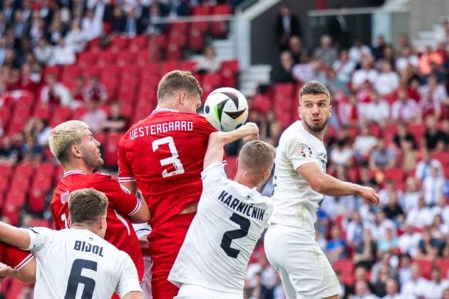 240616 Jonas Wind and Jannik Vestergaard of Denmark against Zan Karnicnik of Slovenia during the UEFA Euro 2024 Football Championship match between Slovenia and Denmark on June 16, 2024 in Stuttgart Photo Mathias Bergeld BILDBYRAN kod MB MB0936 fotboll football soccer fotballs em europamästerskap em uefa euro uefa european football championship euro 2024 slovenien slovenia danmark denmark bbeng  Copyright: MATHIASxBERGELD BB240616MB054