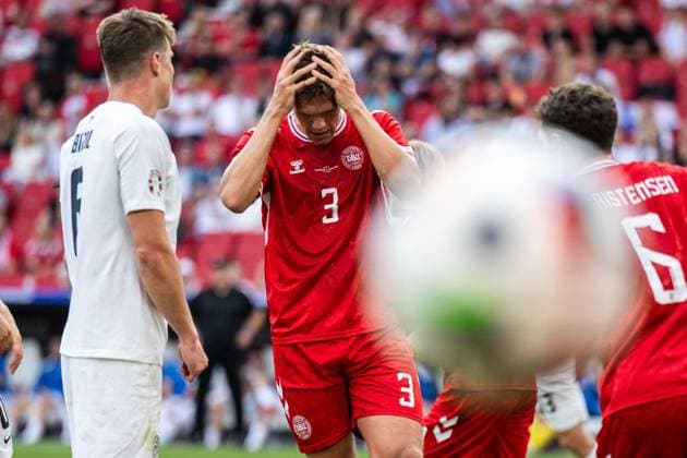 240616 Jannik Vestergaard of Denmark looks dejected during the UEFA Euro 2024 Football Championship match between Slovenia and Denmark on June 16, 2024 in Stuttgart Photo Mathias Bergeld BILDBYRAN code MB MB0936 fotboll football soccer fotballs em europamästerskap em uefa euro uefa european football championship euro 2024 slovenien slovenia danmark denmark bbeng depp  Copyright: MATHIASxBERGELD BB240616MB056