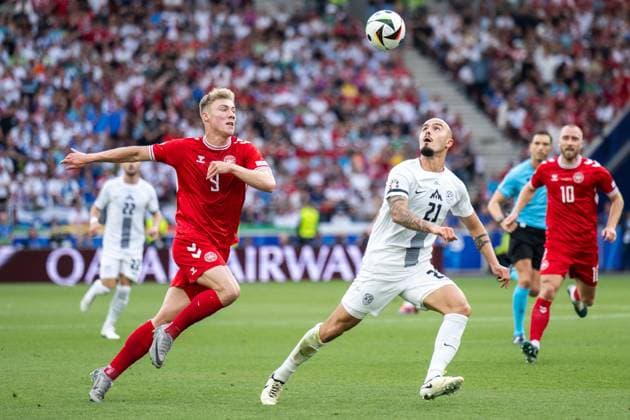 240616 Rasmus Hojlund of Denmark and Vanja Drkusic of Slovenia during the UEFA Euro 2024 Football Championship match between Slovenia and Denmark on June 16, 2024 in Stuttgart Photo Mathias Bergeld BILDBYRAN kod MB MB0936 fotboll football soccer fotballs em europamästerskap em uefa euro uefa european football championship euro 2024 slovenien slovenia danmark denmark bbeng  Copyright: MATHIASxBERGELD BB240616MB062