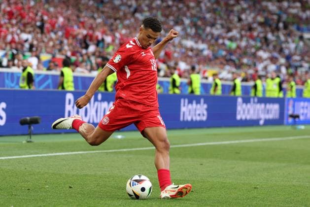 Alexander Bah 18 Denmark , Slovenia vs Denmark, Football, UEFA Euro 2024, Group stage, Matchday 1, 16 06 2024 Stuttgart Baden Wuerttemberg Germany Copyright: xkolbert-press ChristianxKolbertx