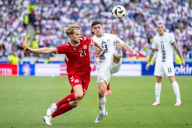 240616 Morten Hjulmand of Denmark and Erik Janza of Slovenia during the UEFA Euro 2024 Football Championship match between Slovenia and Denmark on June 16, 2024 in Stuttgart Photo Mathias Bergeld BILDBYRAN code MB MB0936 fotboll football soccer fotballs em europamästerskap em uefa euro uefa european football championship euro 2024 slovenien slovenia danmark denmark bbeng  Copyright: MATHIASxBERGELD BB240616MB072
