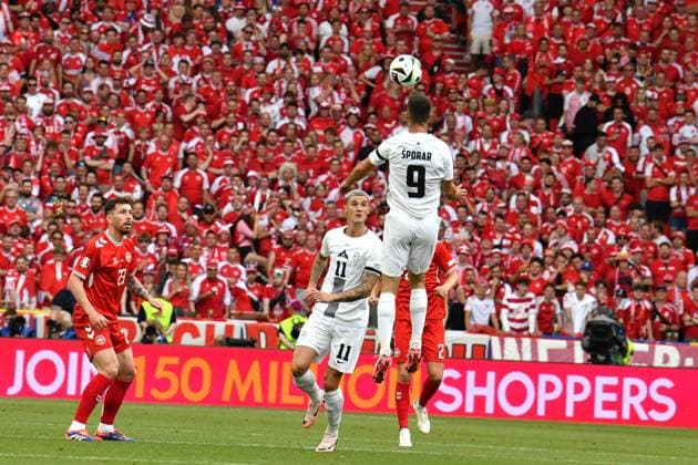 Stuttgart, Germany, June 16st 2024: Andraz Sporar of Slovenia (C) in action against Joachim Andersen of Denmark (R) during the UEFA EURO, EM, Europameisterschaft,Fussball 2024 football match between Slovenia and Denmark at Stuttgart Arena, Stuttgart, Germany. (Natasa Kupljenik SPP) Copyright: xNatasaxKupljenikx xSPPx spp-en-NaKuSp-NNP_2287