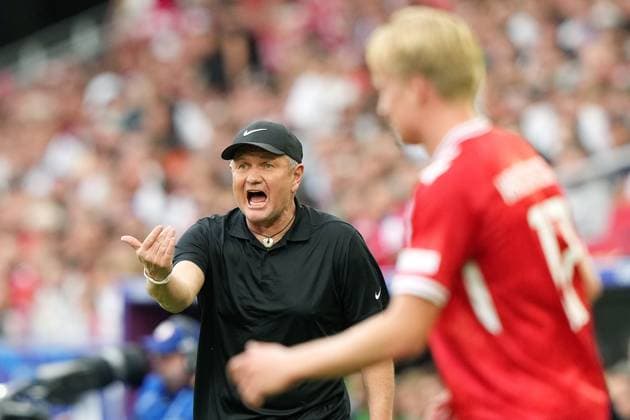 Slovenia s head coach Matjaz Kek during the Euro 2024 soccer match between Slovenia and Denmark at the Stuttgart Arena , Stuttgart , Germany - Sunday 16 , June , 2024. - Soccer .  Copyright: xSpada LaPressex