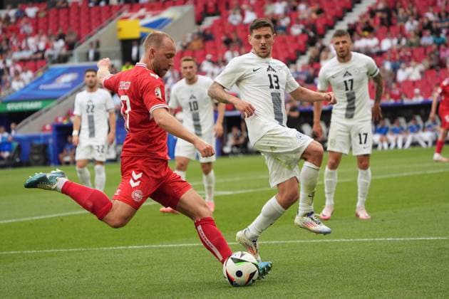 Duel Christian Eriksen Denmark, Denmark, 10 vs Erik Janza Slovenia, Slovenia, 13 Stuttgart 16 06 2024 Denmark vs Slovenia, EURO2024 M6, Group C, EM Arena Stuttgart