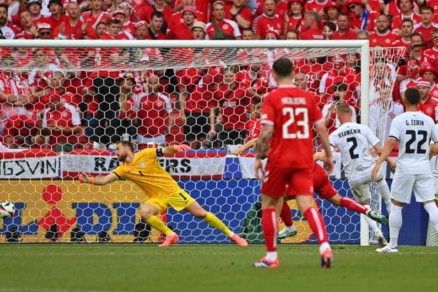 Goal Christian ERIKSEN DEN for 1 0, action, shot on goal against goalkeeper Jan OBLAK SVN Group Stage Group C Slovenia SVN Denmark DEN on 16 06 2024, Stuttgart Arena Football UEFA EURO 2024 GERMANY from 14 06 2024 14 07 2024