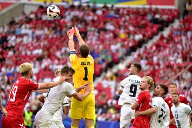 Stuttgart, Germany, June 16st 2024: Jan Oblak of Slovenia (3L) in action during the UEFA EURO, EM, Europameisterschaft,Fussball 2024 football match between Slovenia and Denmark at Stuttgart Arena, Stuttgart, Germany. (Igor Kupljenik SPP) Copyright: xIgorxKupljenikx xSPPx spp-en-IgKuSp-MMT_9570