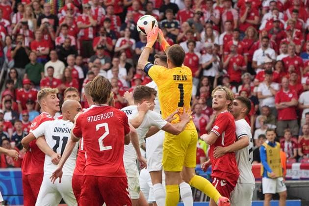 Goalkeeper Goalie Jan Oblak Slovenia, Slovenia, 01 clears Stuttgart 16 06 2024 Denmark vs Slovenia, EURO2024 M6, Group C, EM Arena Stuttgart