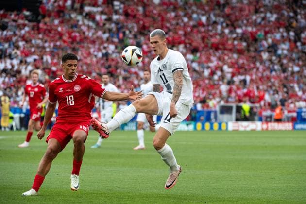 Benjamin Sesko Slovenia, 11 in duel with Alexander Hartmann Bah Daenemark, 18 , GER, Slovenia SVN vs Denmark DEN , European Football Championship, UEFA EURO 2024, Group C, Matchday 1, 16 06 2024 GER, Slovenia SVN vs Denmark DEN , European Football Championship, UEFA EURO 2024, Group C, Matchday 1, 16 06 2024 Stuttgart Copyright: xEibner-Pressefoto Memmlerx EP_MMR