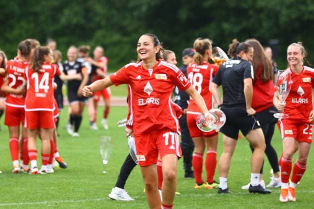 Soccer I Women I Promotion match 2 Bundesliga I SV Henstedt Ulzburg 1 FC Union Berlin I 16 06 2024 1 FC Union Berlin Women celebrate promotion Athanasia Moraitou 77, 1 FC Union Berlin Women Henstedt Ulzburg Beckersbergstadion Schleswig Holstein Germany Copyright: xLobeca RHx