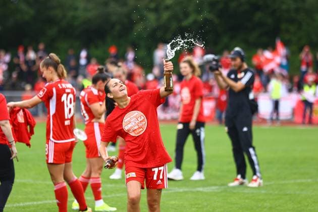 Soccer I Women I Promotion match 2 Bundesliga I SV Henstedt Ulzburg 1 FC Union Berlin I 16 06 2024 1 FC Union Berlin Women celebrate promotion to the 2 Bundesliga with beer showers Athanasia Moraitou 77, 1 FC Union Berlin Women Henstedt Ulzburg Beckersbergstadion Schleswig Holstein Germany Copyright: xLobeca RHx
